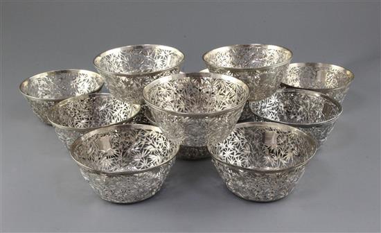 12 Chinese Export bowls.